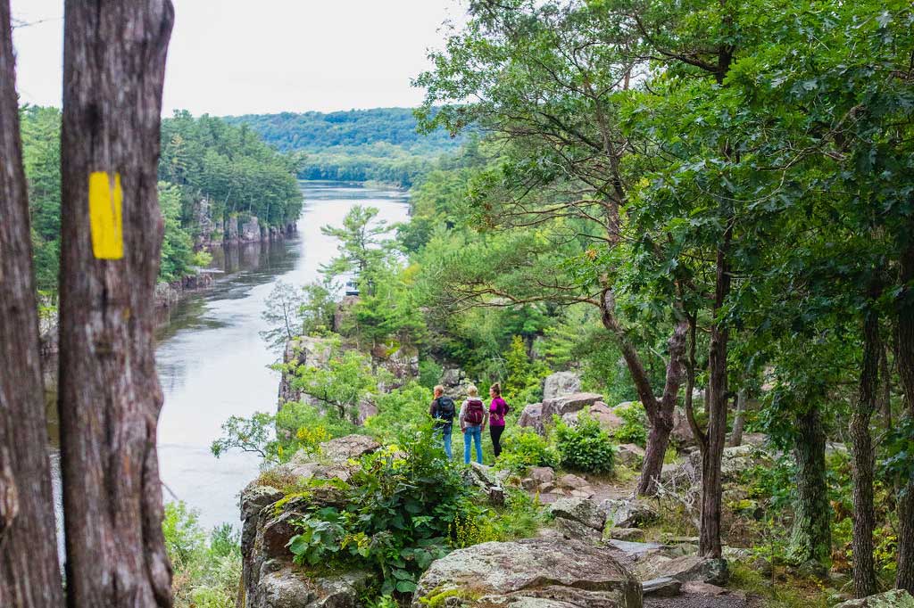 WEB_EARTHDAYHIKE